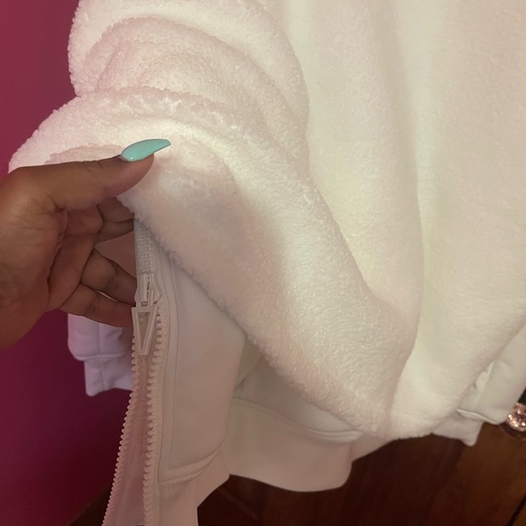 Size Large - Adidas x IVY PARK Ivy Park 1/2 Zip Quilted Sherpa Jacket 🤍❄️ - Picture 5 of 16